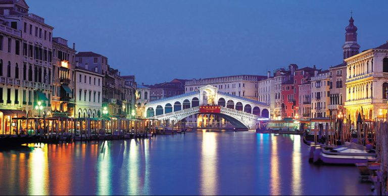 rialto bridge and grand canal venice venezia italy ponte di rialto