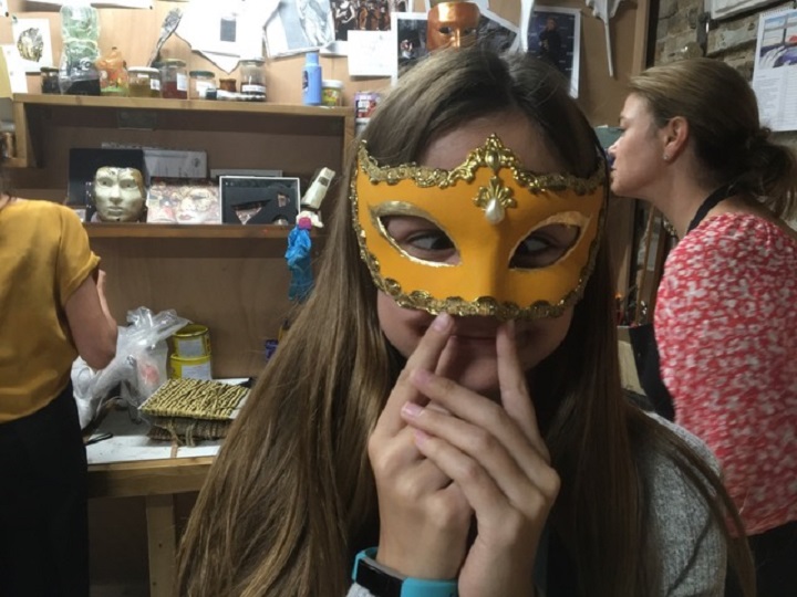 make your own mask in Venice